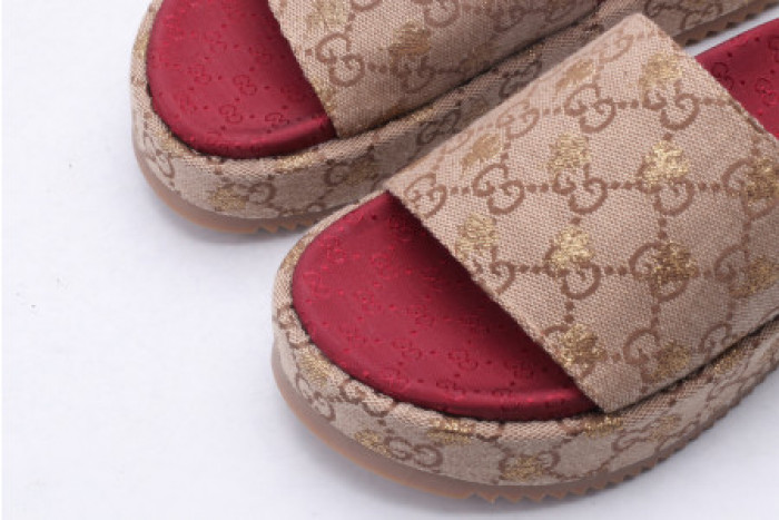 G*u*i slippers