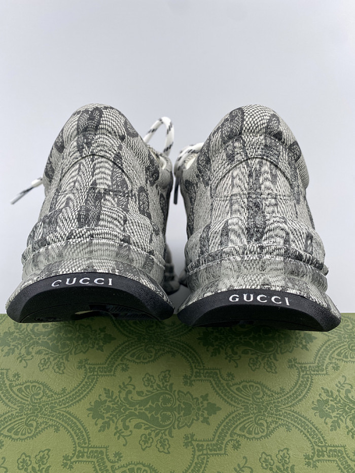 G*u*i1 run sneaker