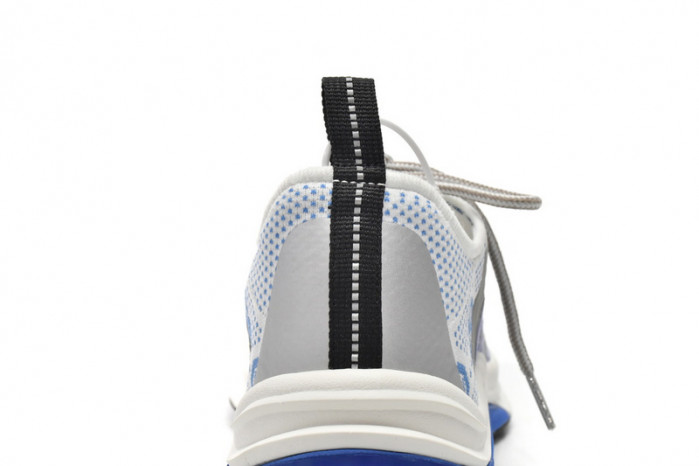 G*u*i run sneakers white blue