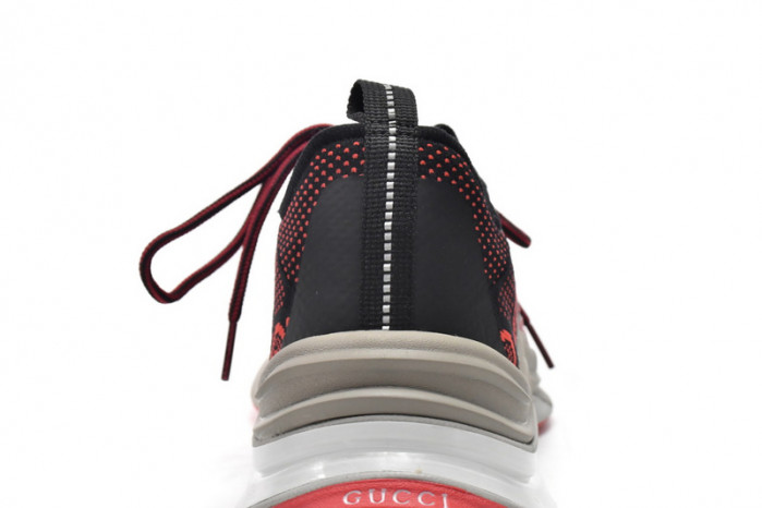 G*u*i run sneakers black red