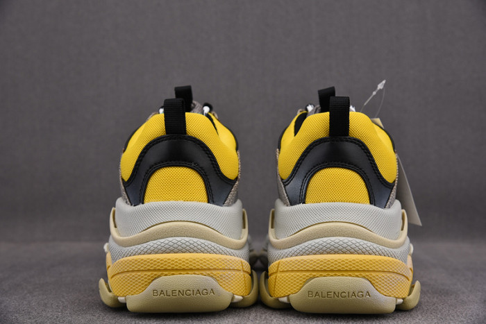 G*u*i*blcg triple s sneaker 681067 umo20 9766