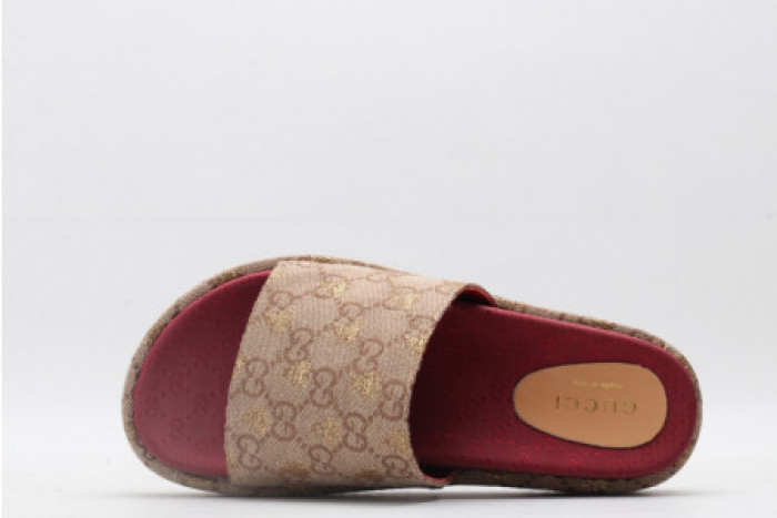 G*u*i slippers