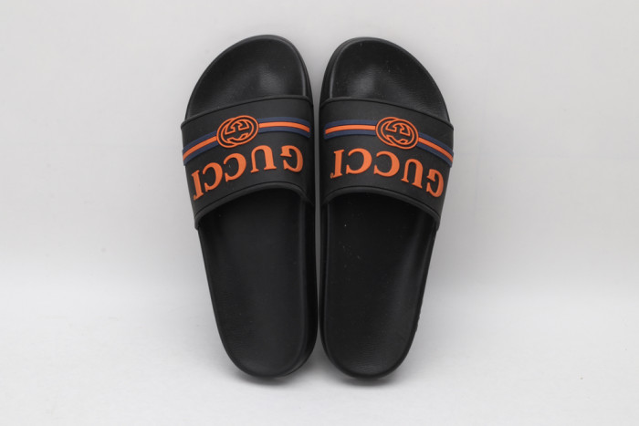G*u*i slippers