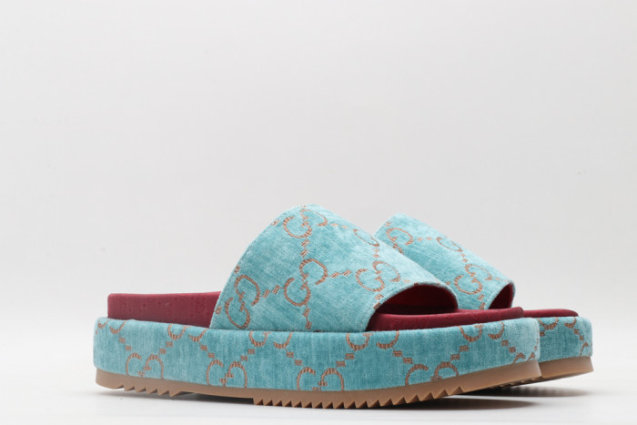 G*u*i slippers