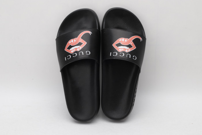 G*u*i slippers