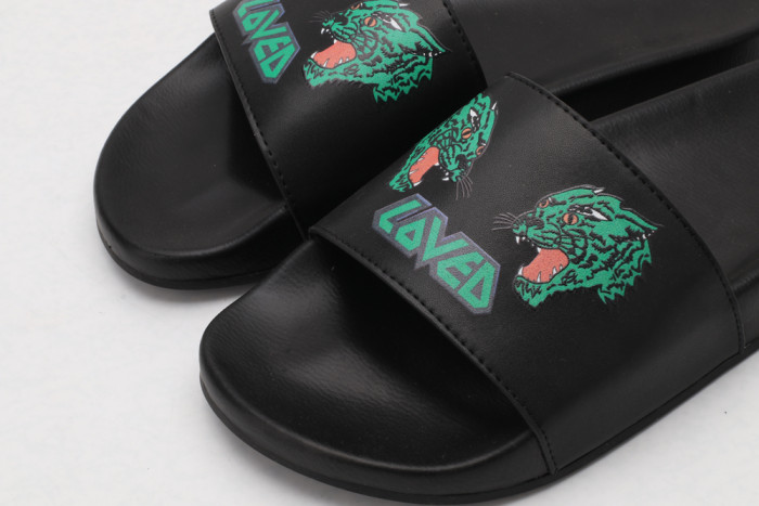 G*u*i slippers