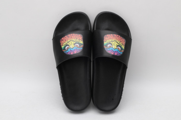 G*u*i slippers