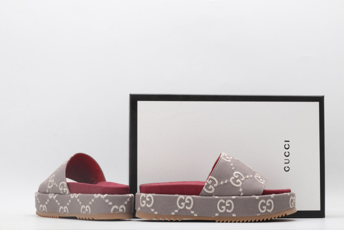 G*u*i slippers