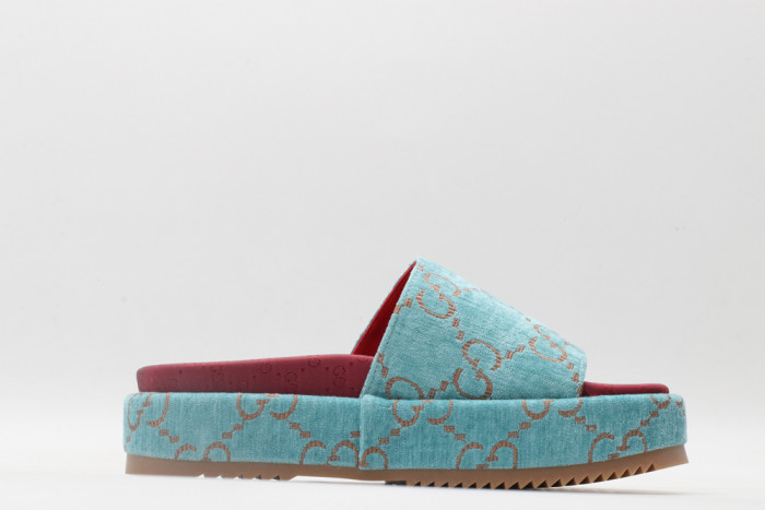 G*u*i slippers