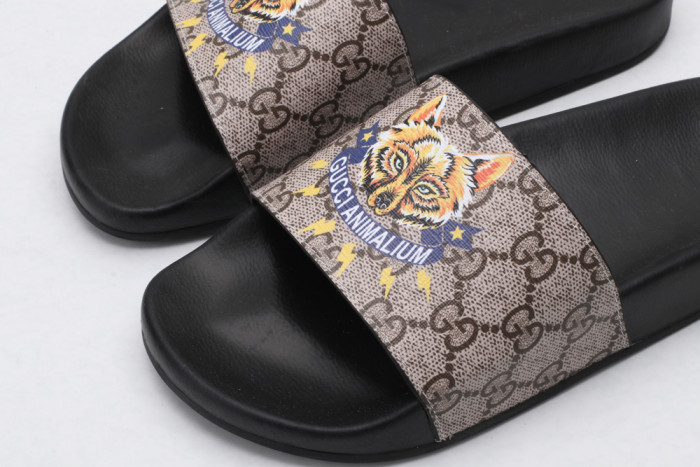G*u*i slippers