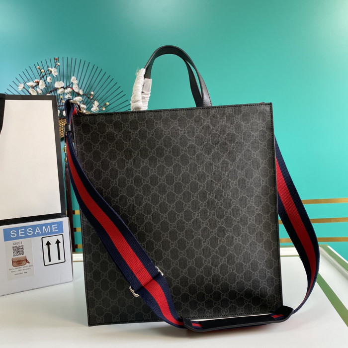 G*u*i bag 38 x 35.5 x 4 cm