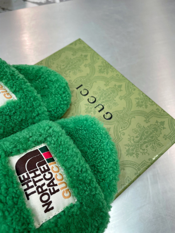 G*u*i slippers