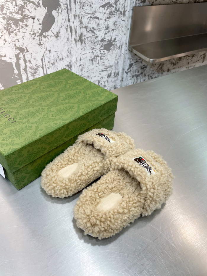 G*u*i slippers