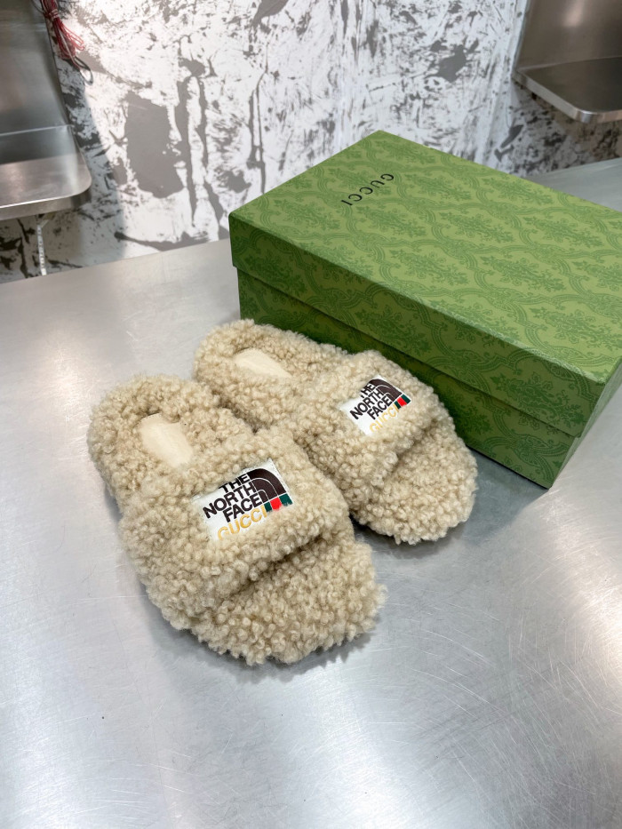 G*u*i slippers