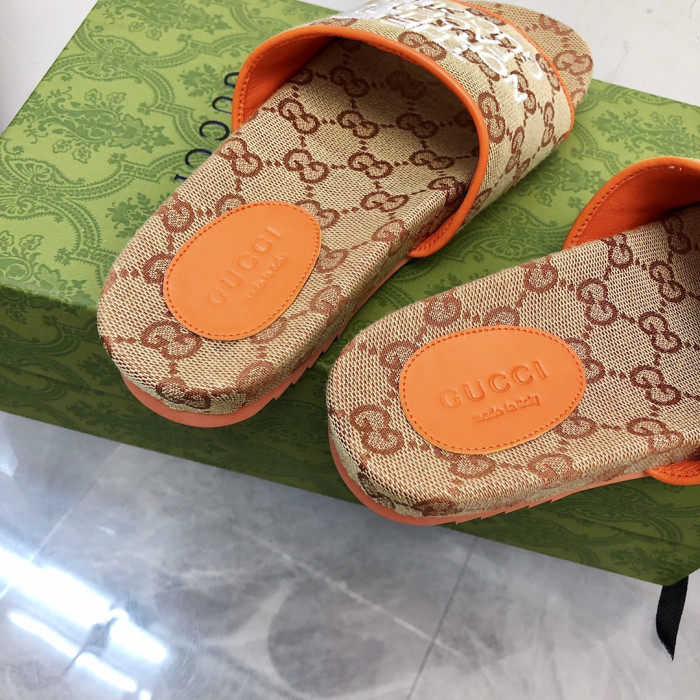 G*u*i slippers